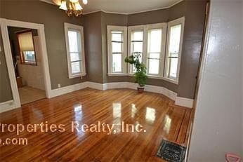 2nd image of 8 Dartmouth St #2
