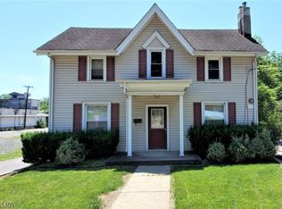 25 W Main St, Clinton, NJ 08809