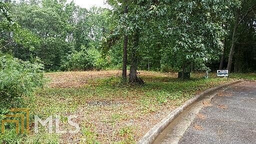 2nd image of 121 Big Oak Dr
