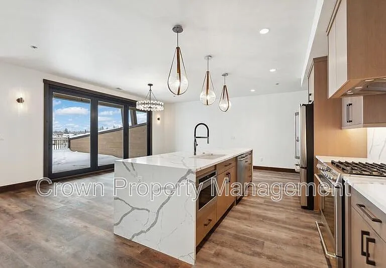 317 Akers Ln #G — Photo 3