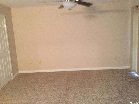 3rd image of 925 Amaretto Dr