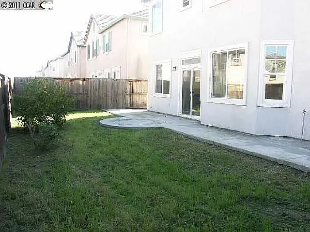 348 Foxglove St — Photo 4
