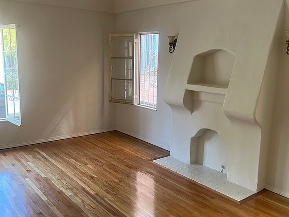 3rd image of 345 S Cochran Ave APT 4