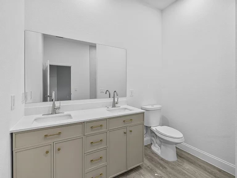 1051 Milwaukee Blvd — Photo 13