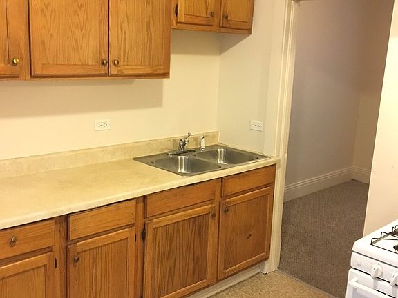 4th image of 311 Oak St #2