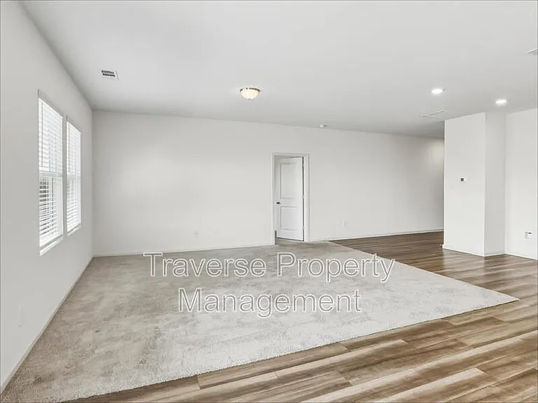 1713 Escondido Dr — Photo 6