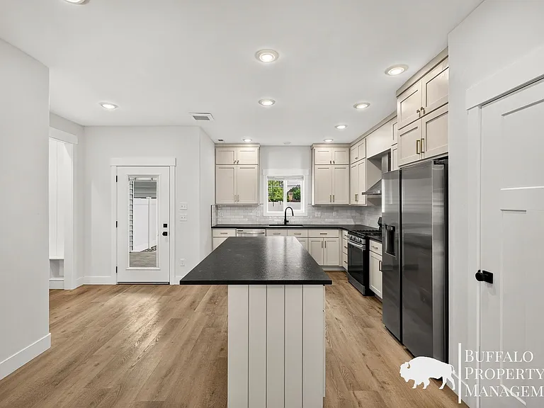1426 Fremont Ave — Photo 9