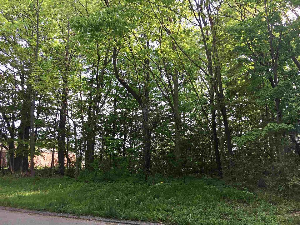 2nd image of 112 Wood Dr