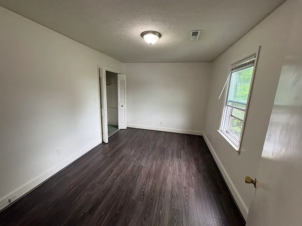 Concord, VA - Renovated 2 Bedroom, 1 Bathroom Second Floor Apartment — Photo 3