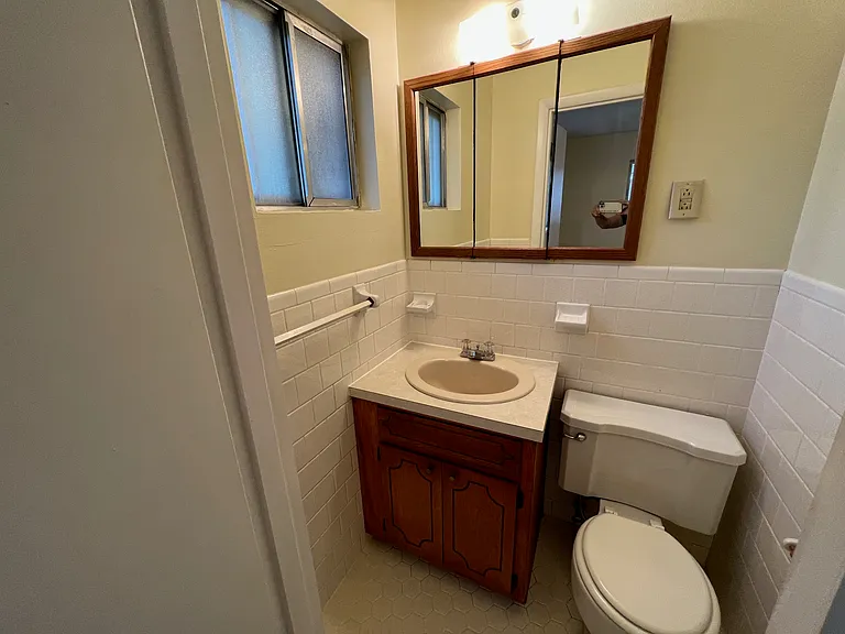 258 James St — Photo 15