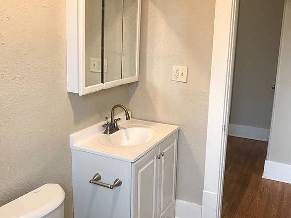 4th image of 1942 Seneca St #5