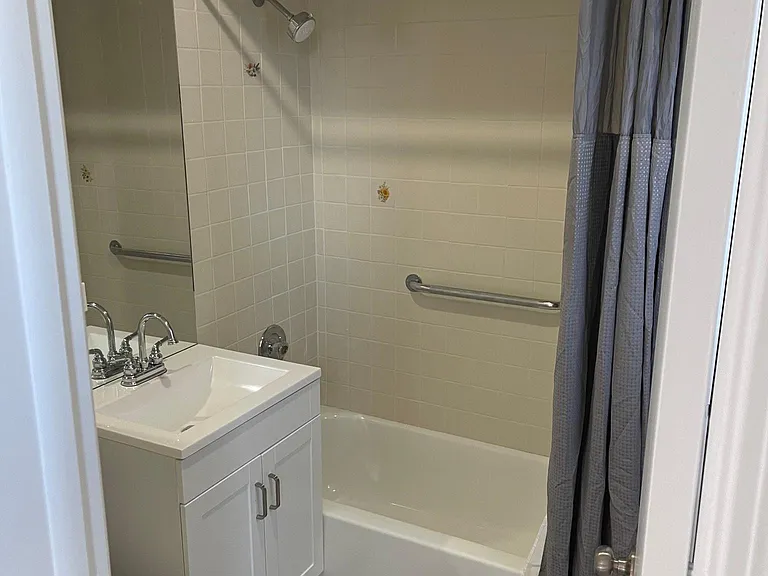 313 N Wolf Rd — Photo 36