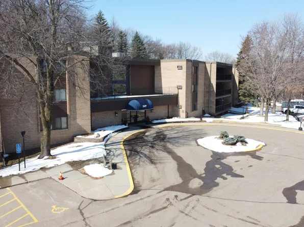 5697 Green Circle Dr APT 208, Minnetonka, MN 55343