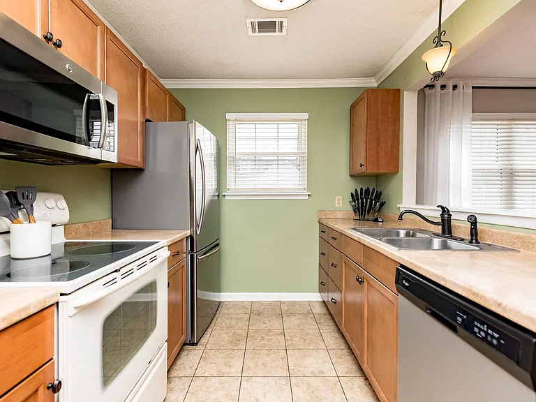 134 Sussex Dr — Photo 5