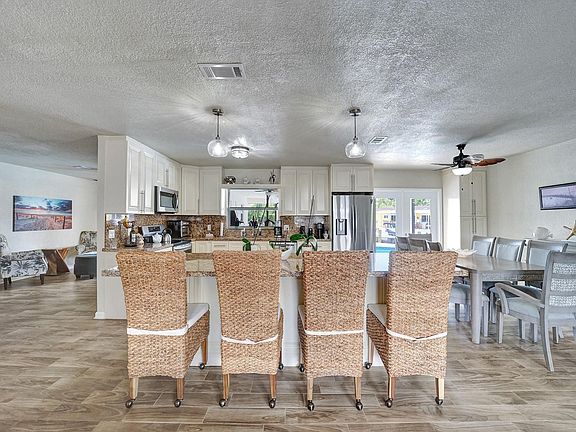 5th image of 2041 SW 22nd Avenue