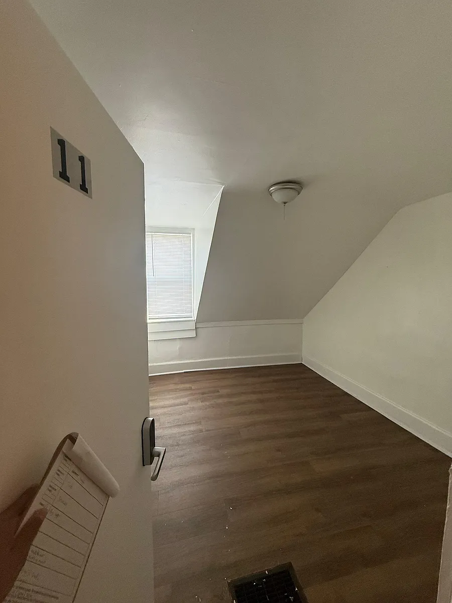Building Photo - 2201 S Allis St #11