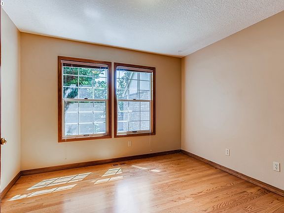 5th image of 17973 Saint Clair Dr