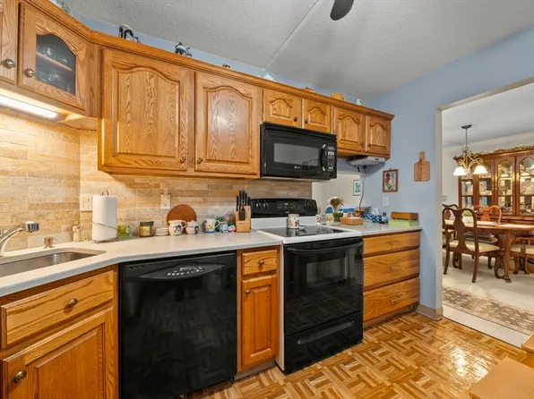 159 Main St APT 23C, Stoneham, MA 02180
