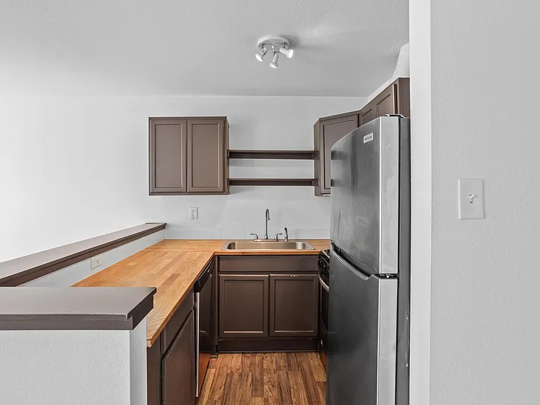1408 Hughes St #15 — Photo 5