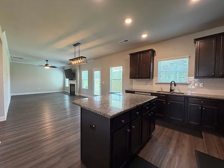 61 N Village Cir — Photo 6