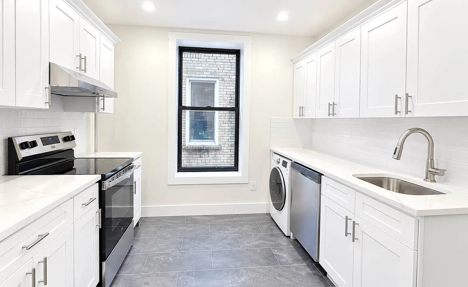 19-23 Ditmars Boulevard — Photo 1