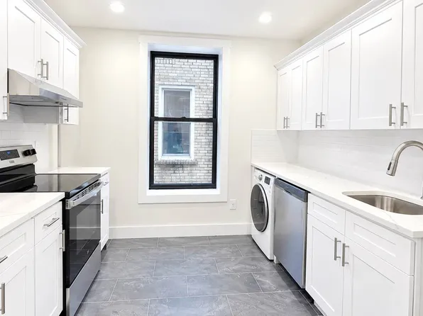 19-23 Ditmars Boulevard image 1 of 6
