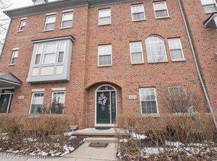 1616 Town Commons Dr, Howell, MI 48855