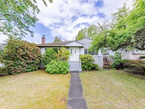 7425 Laburnum St, Vancouver, BC V6P 5N2