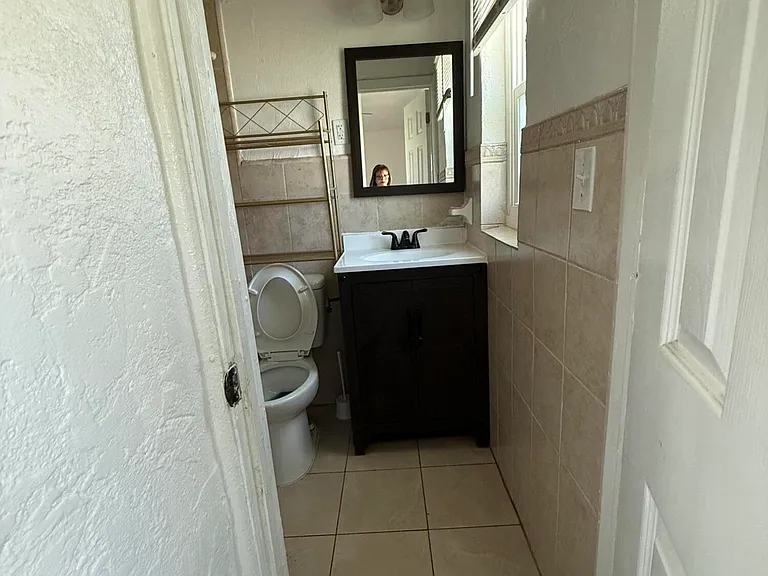 705 NE 3rd St #2 — Photo 5
