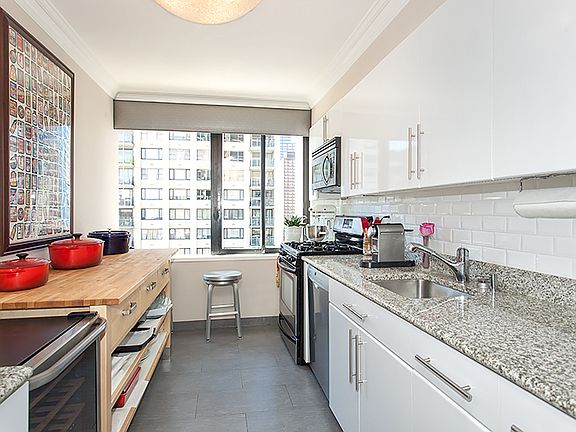 5th image of 300 E 59th St APT 901