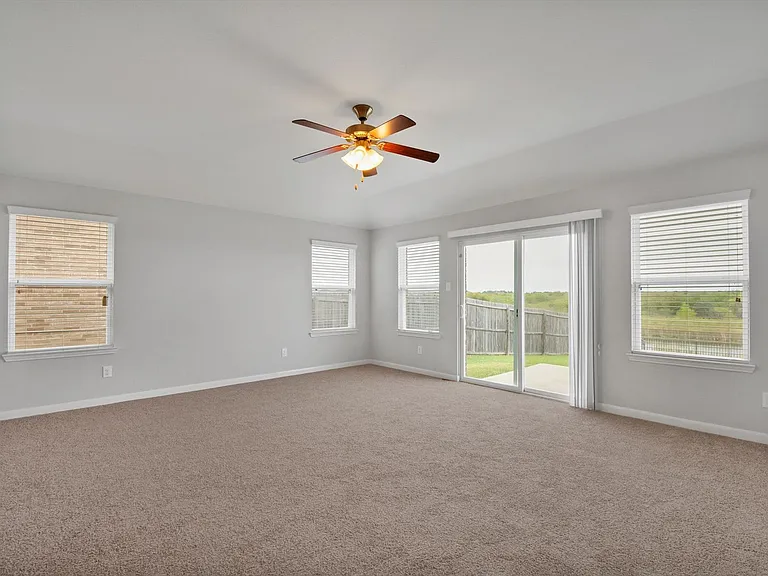 5100 Royal Springs Dr — Photo 19