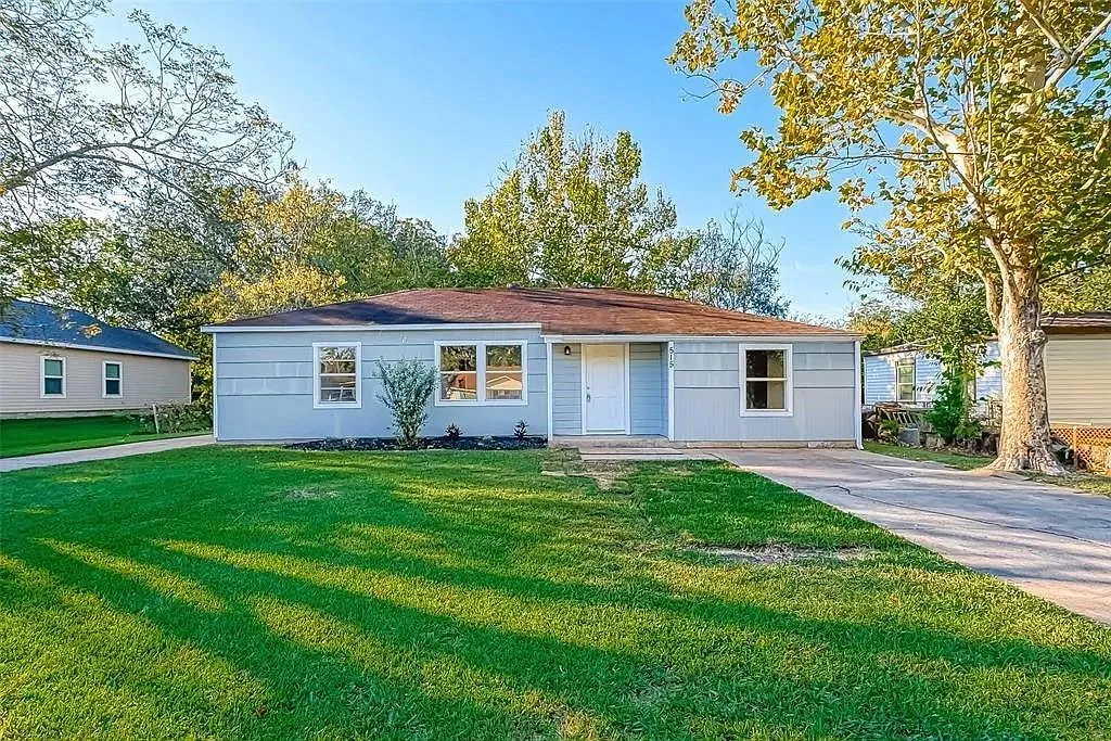 4 bed, 2.0 bath, 1260 sqft, $1,550 — Photo 1