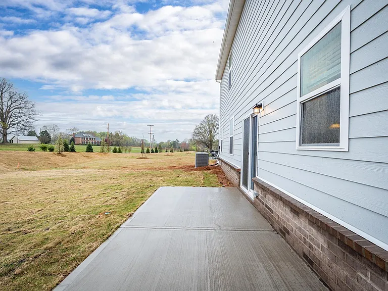 360 Rayland St — Photo 25