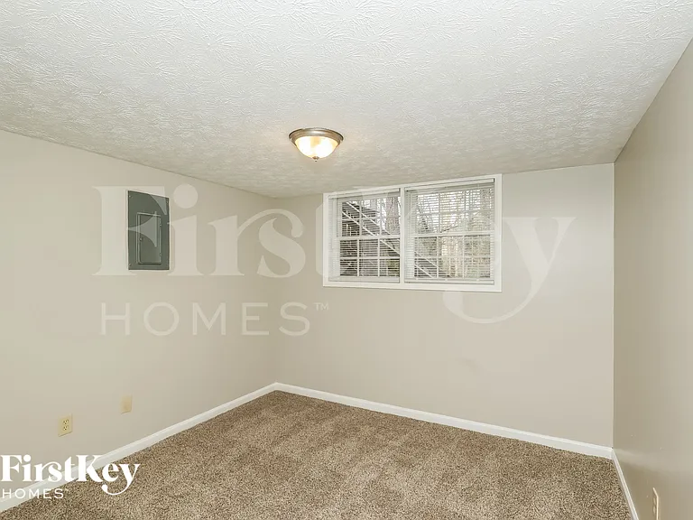 335 Sharon Dr — Photo 11