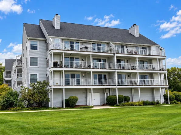 3565 Port Cove Dr APT 67, Waterford, MI 48328