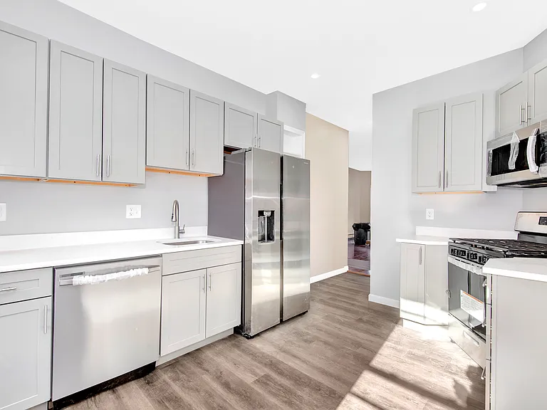 29 Lambert St #3 — Photo 2