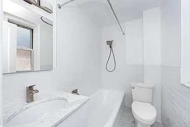 Rented by Barkoff Residential 