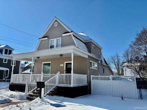 712 S 10th St, Escanaba, MI 49829