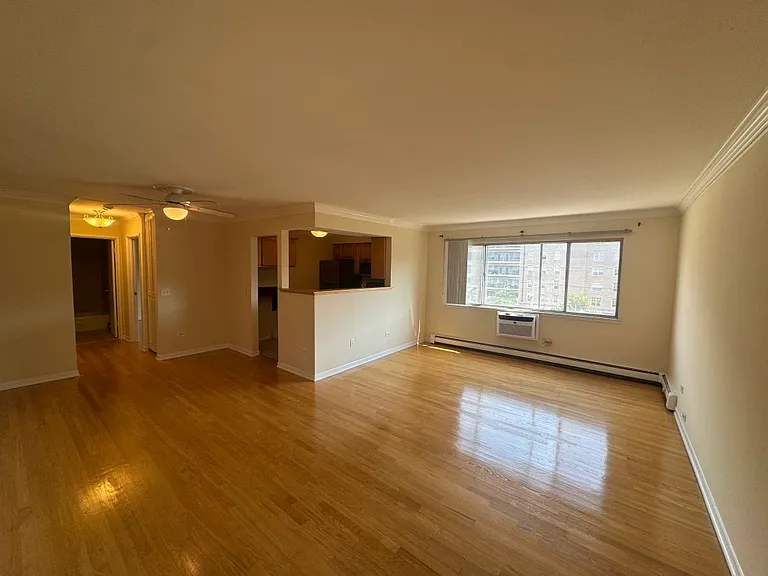 205 W Miner St #409 — Photo 2