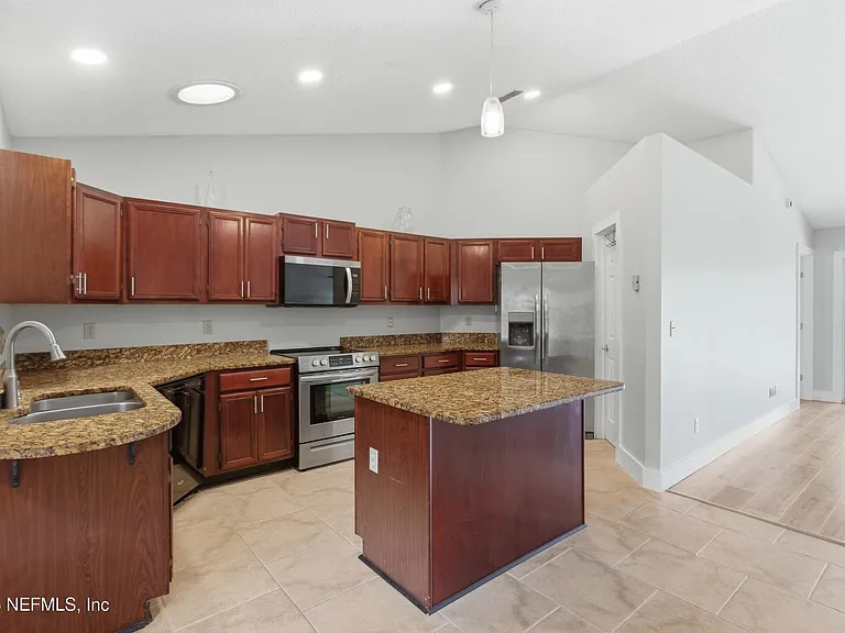 421 Chicopee Ct — Photo 18