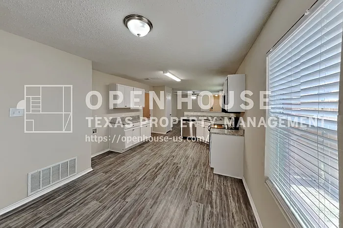4884 Waterford Dr — Photo 6