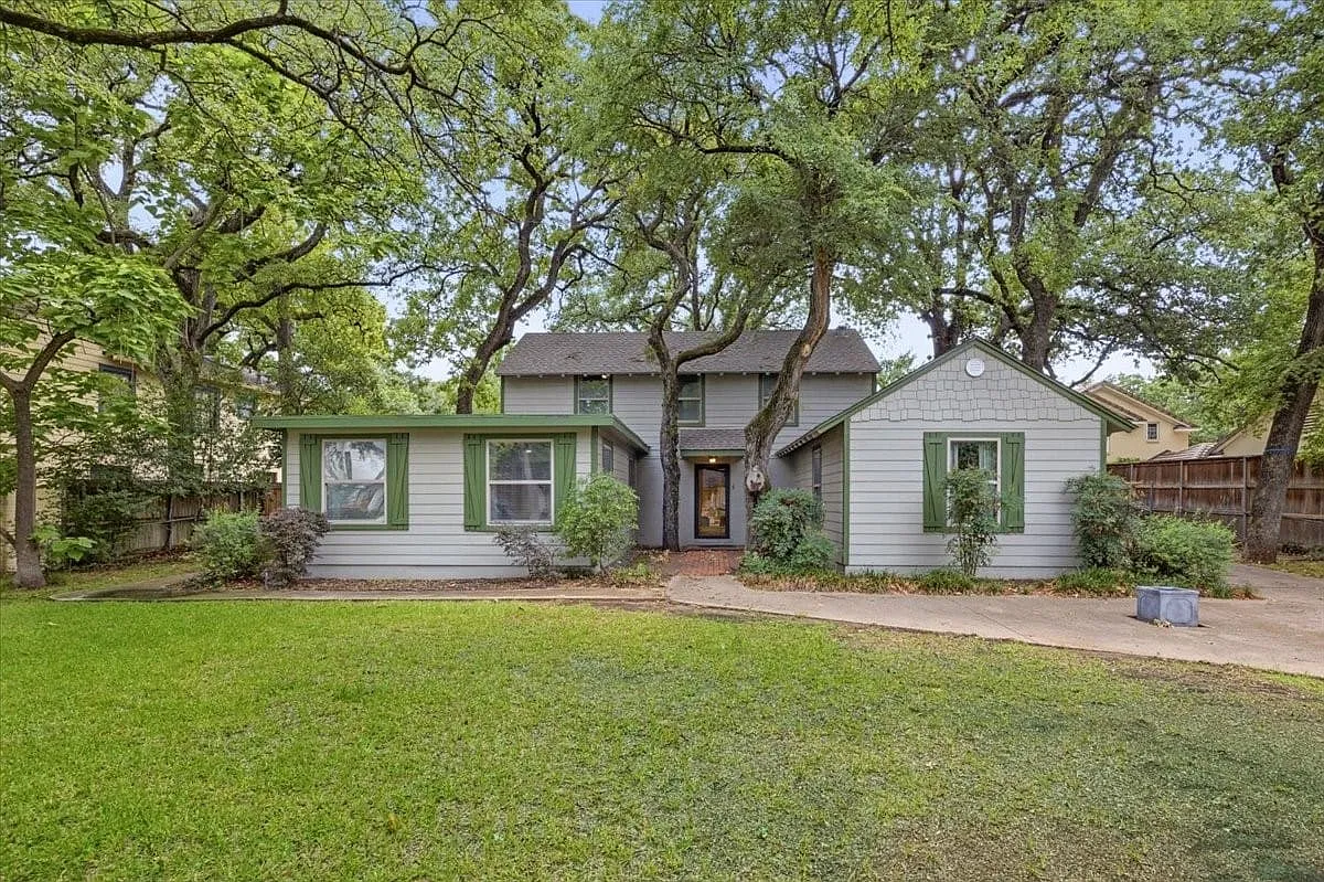 4 bed, 3.0 bath, 3633 sqft, $4,900 — Photo 1