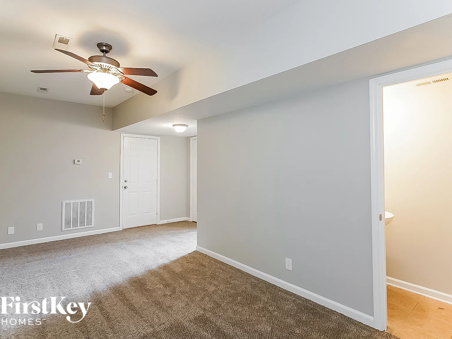 3 bed, 2.5 bath, 1621 sqft, $1,980 — Photo 3