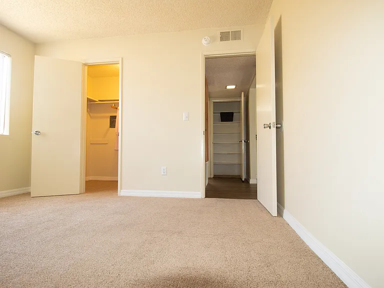 Gold Coast Apartments — Photo 35