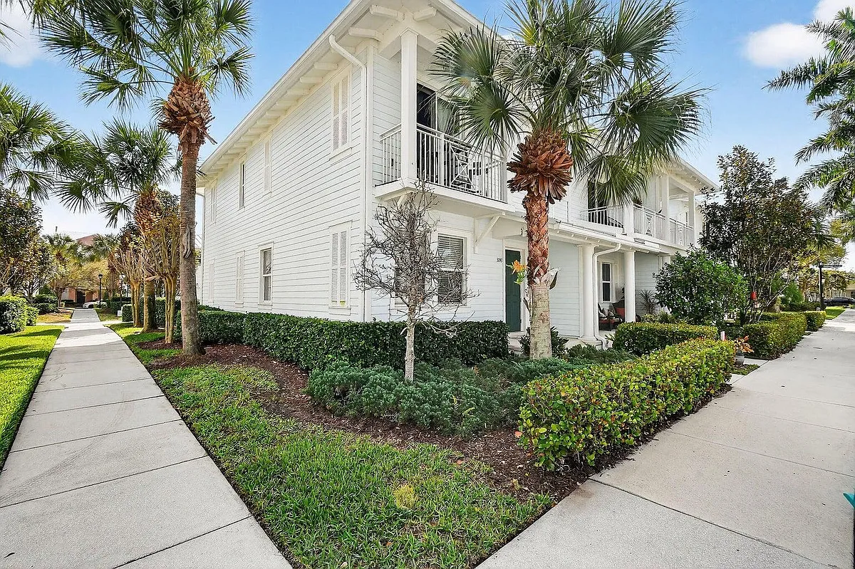 Building Photo - 3241 Hemingway Dr