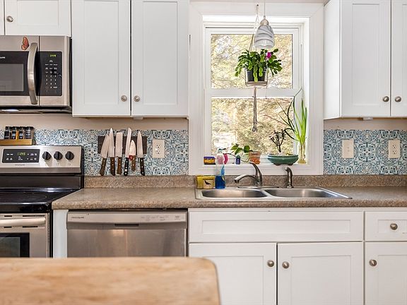 5th image of 17 Gray Rd