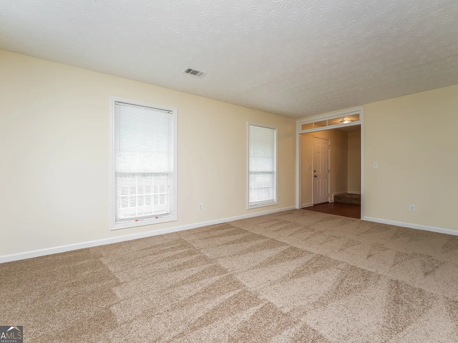 4 bed, 2.5 bath, 2500 sqft, $1,975 — Photo 4