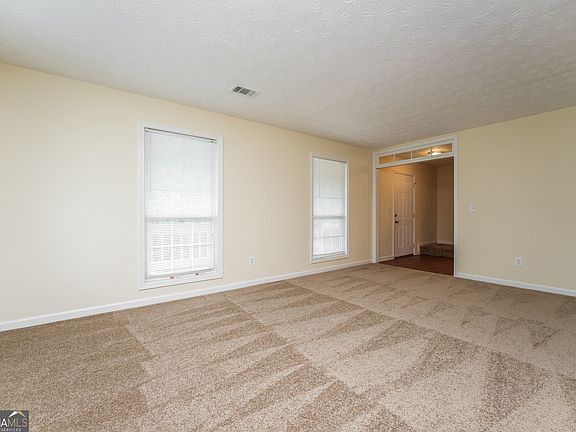 4th image of 3277 Summit Glen Dr
