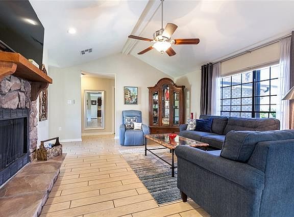3rd image of 2560 Jarrot Dr