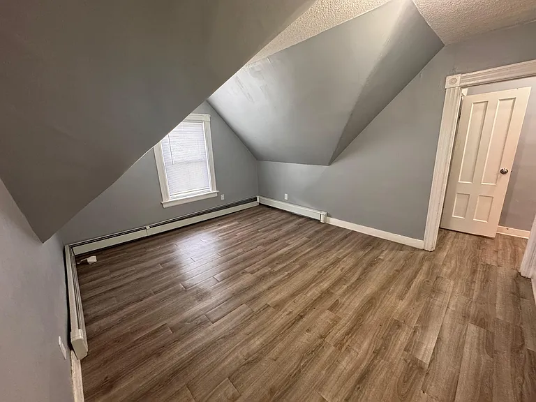195 Edgewood St #3 — Photo 2